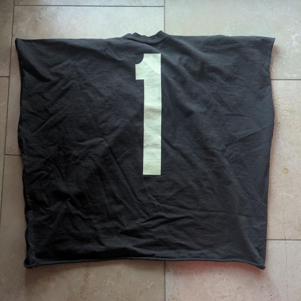Yeezy Men's Black Shirt